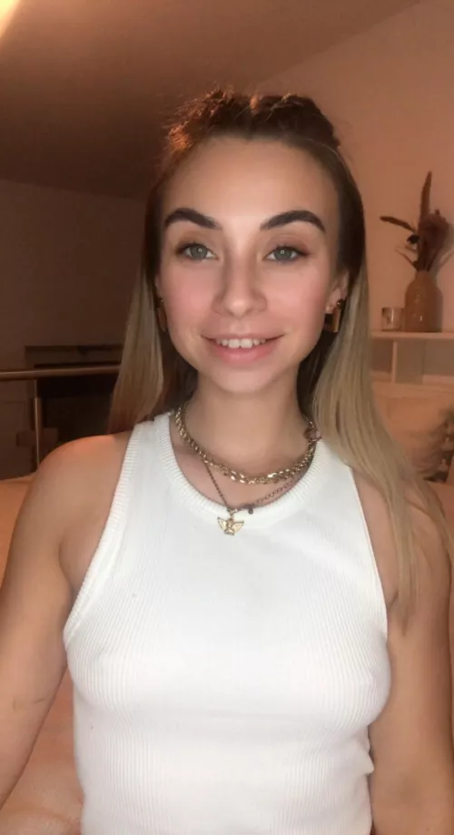 Do older guys love 2000 girls ? [F22]