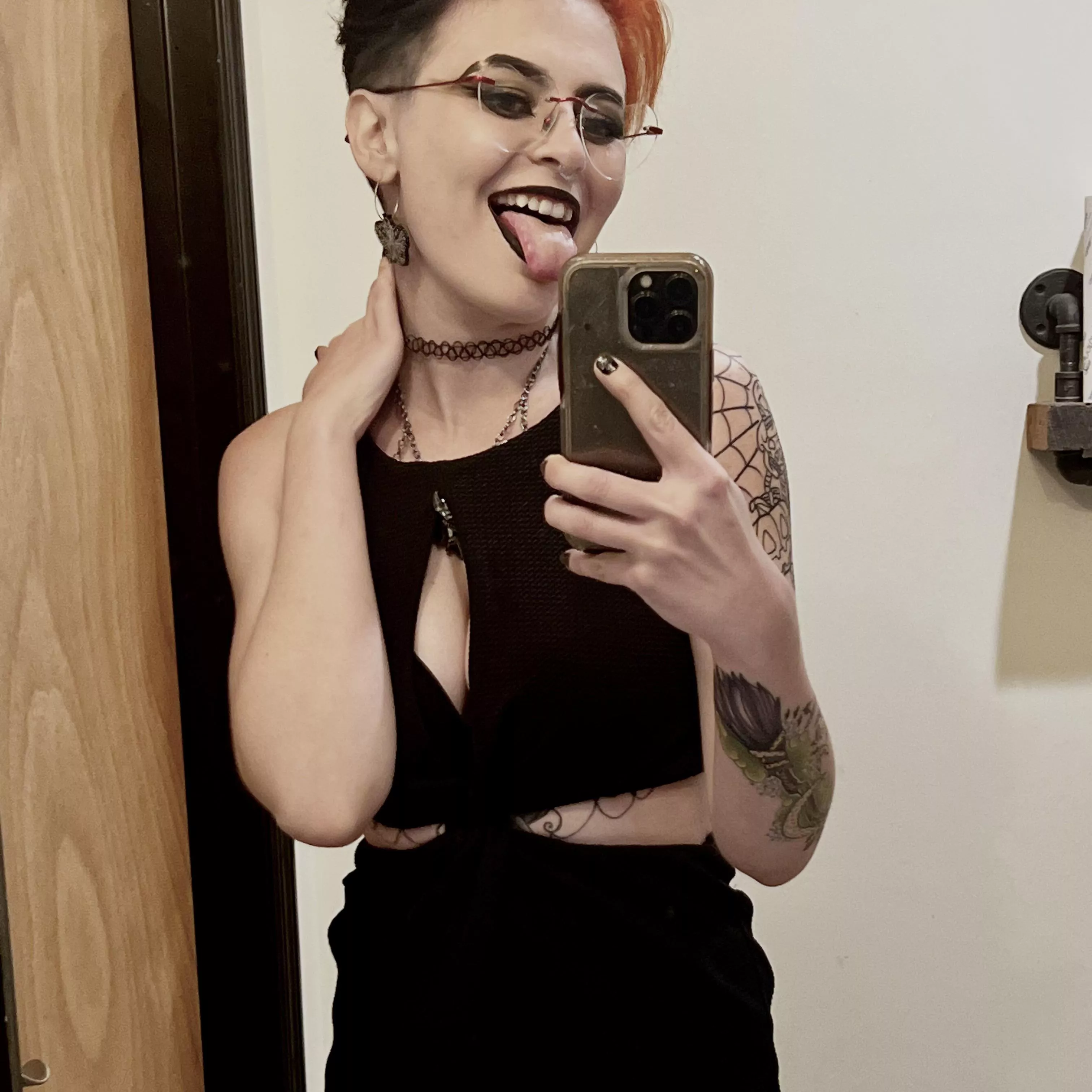 Do we like short hair around here? Because I fucking do