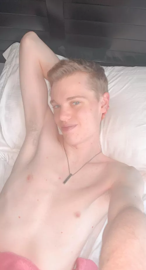 Do we like twink pits here? 🤔