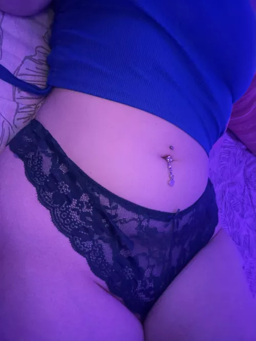 Do you like my crop top matches my panties?💙