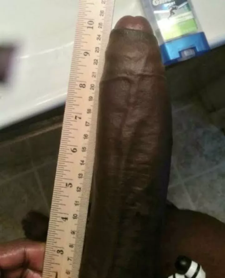 For scale 👀👋🏿😌