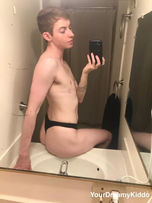 Getting ready for our date 🪩