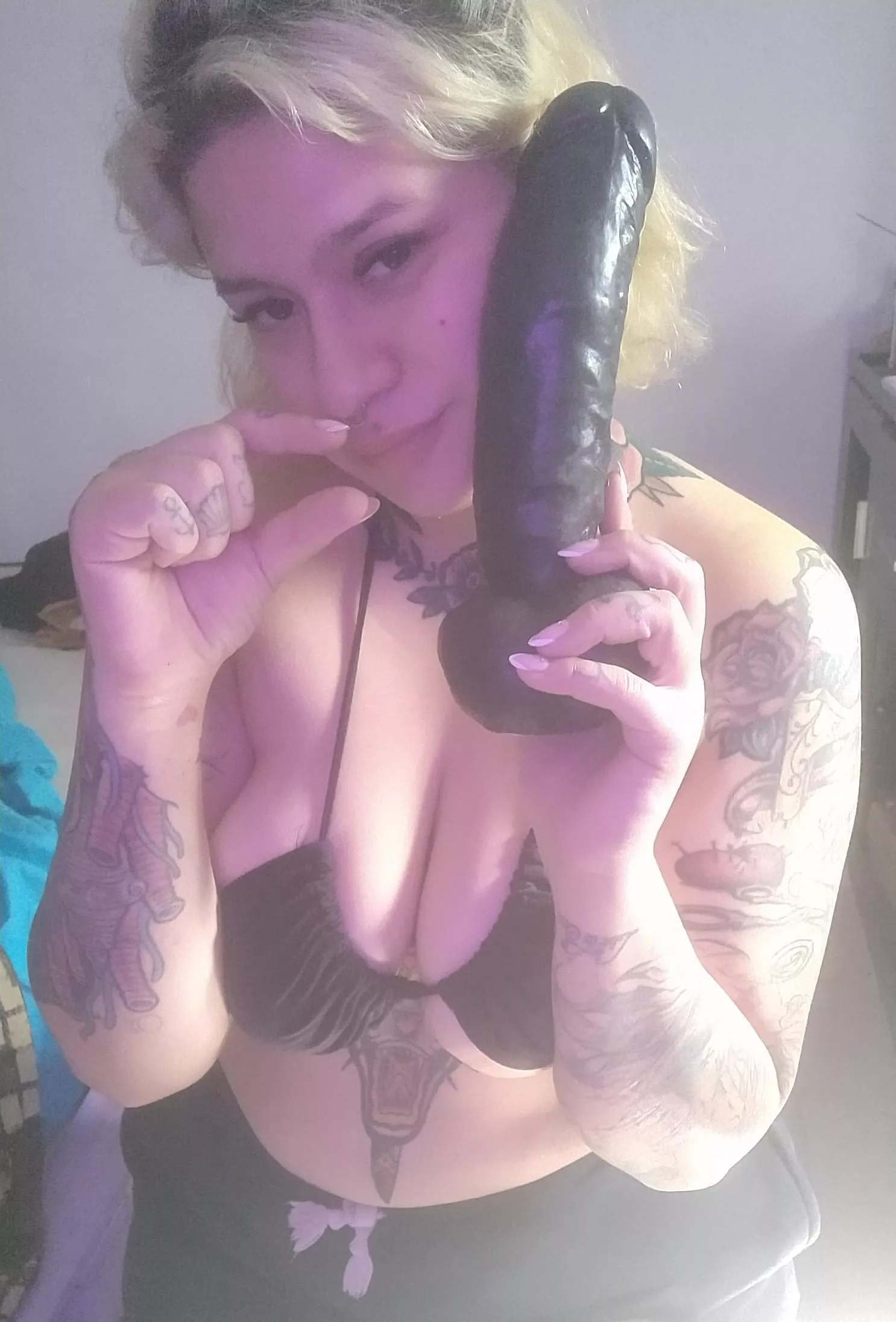 hey sluty,come here now,I have a contract for you