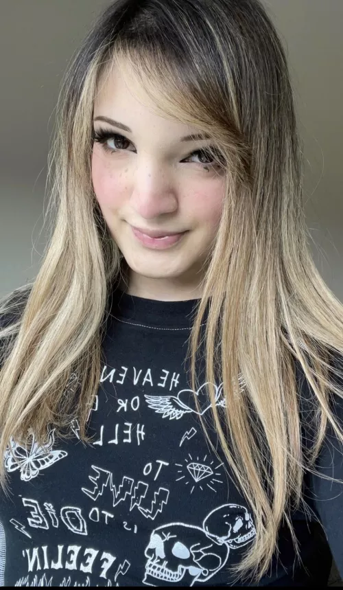 I transformed myself into the emo girl I wanted to be as a child 🖤