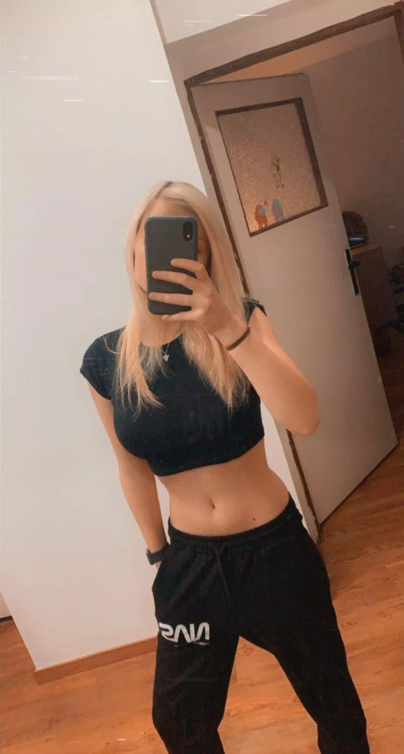 I'm looking for somebody to trade my swiss GF with ;) DM mee!