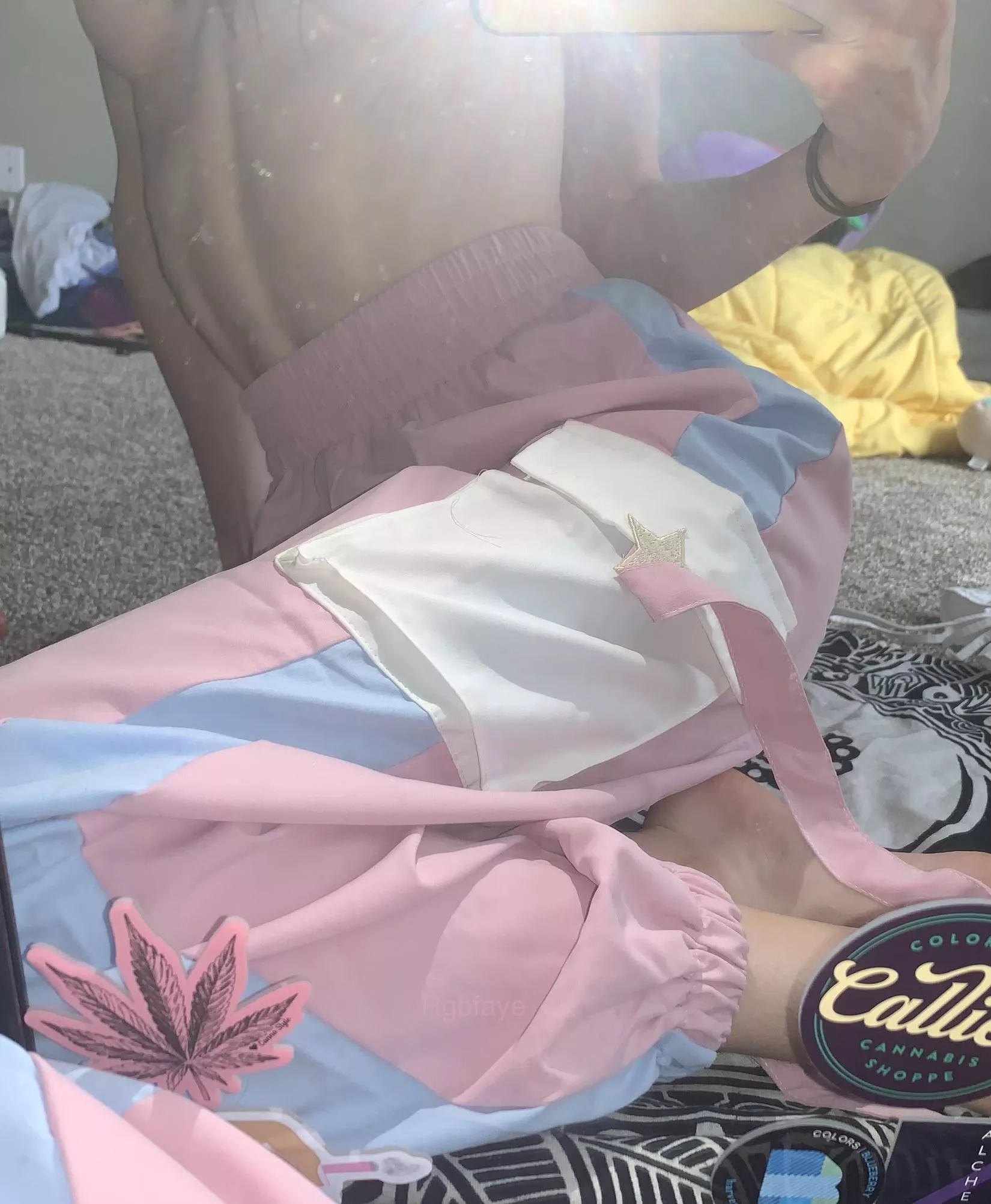 Just a peek in my new pants 😋🌟