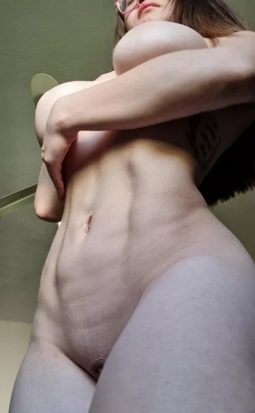 Kiss my tummy, and then a little lower!😇 [IMG]