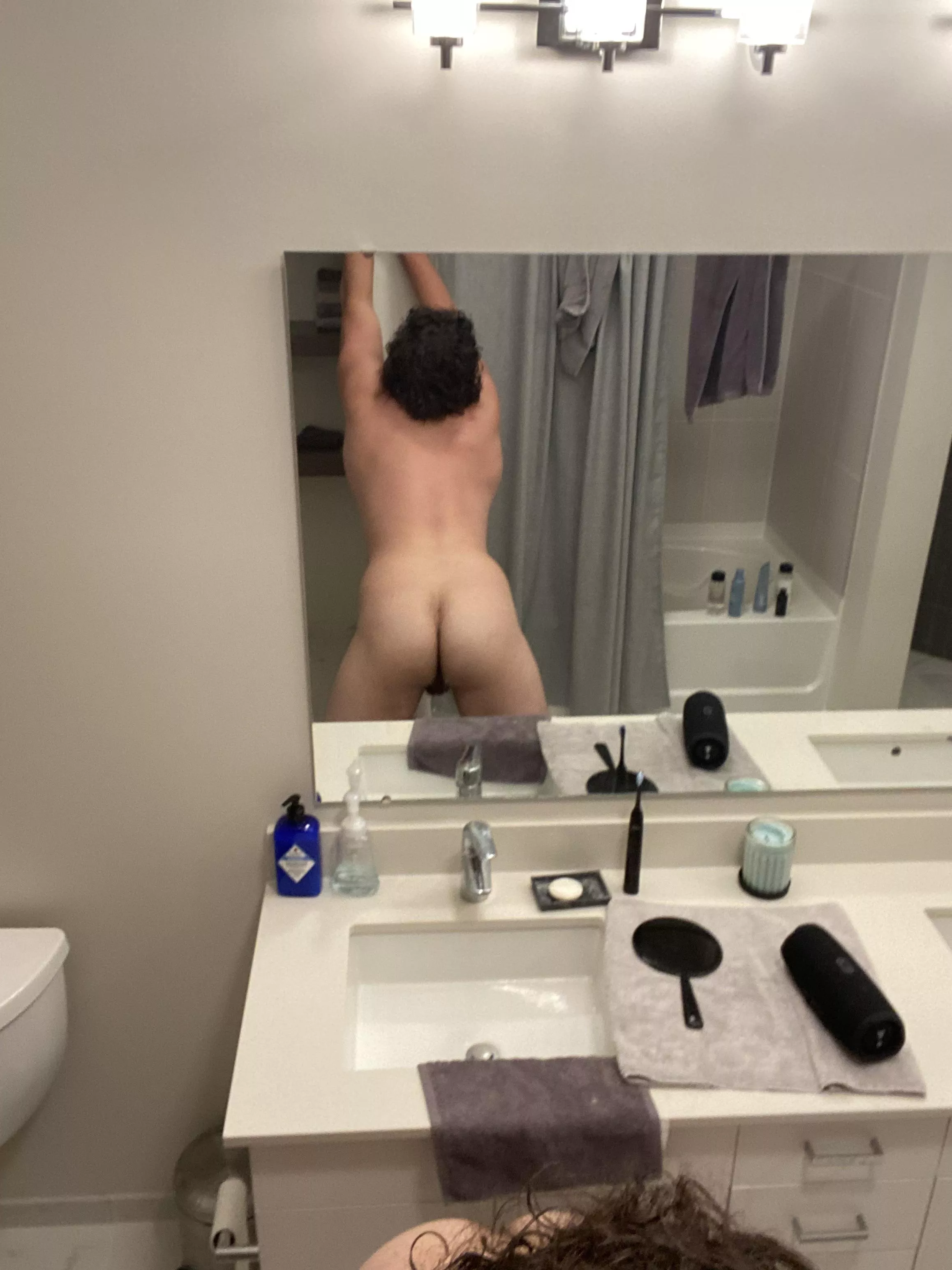 Lats came out to play for this pic