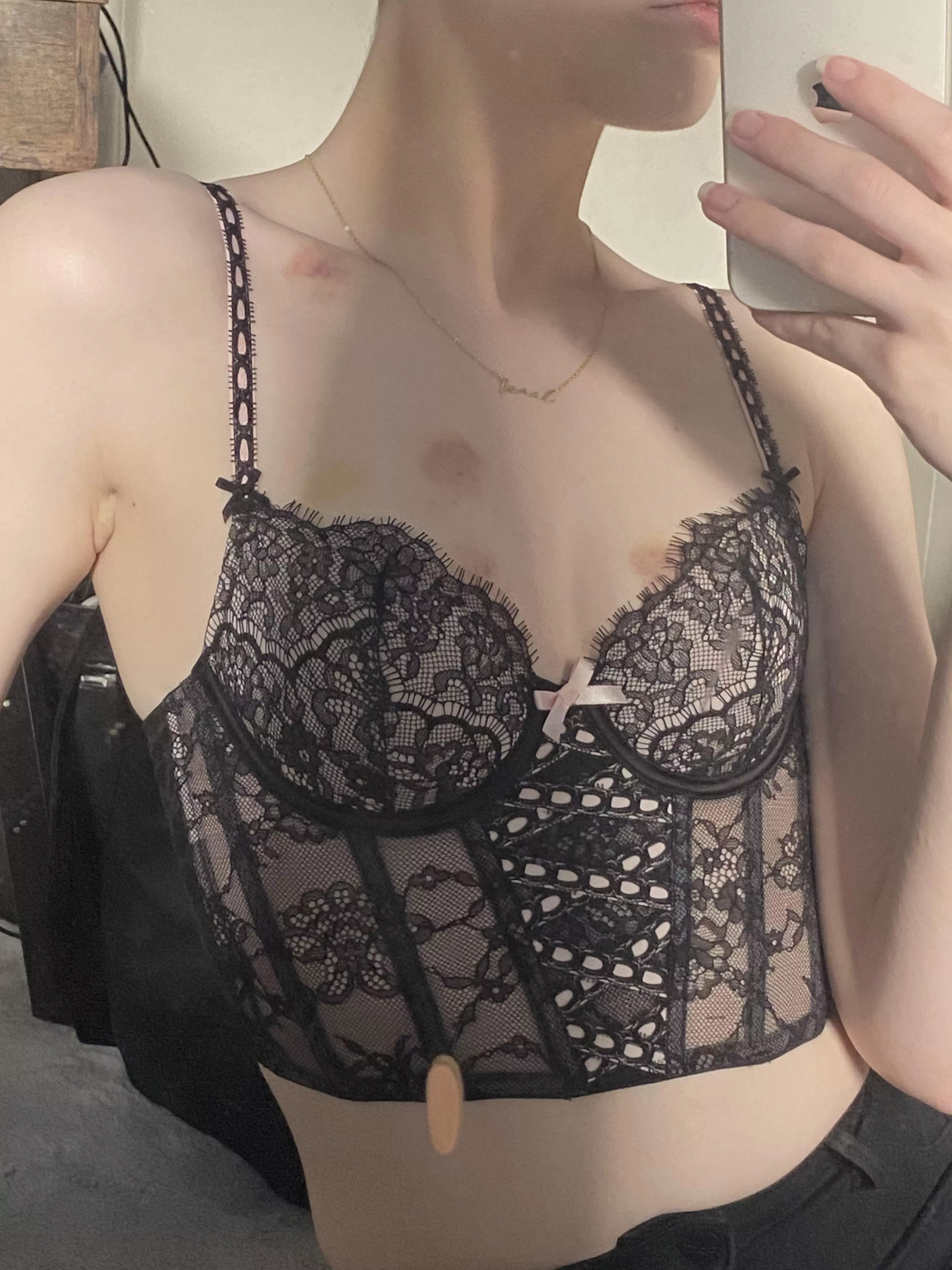 looks like puppi earned hersel(f) a treat 🤤