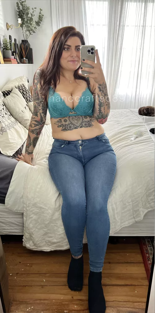 My cat things I’m boring (33F)