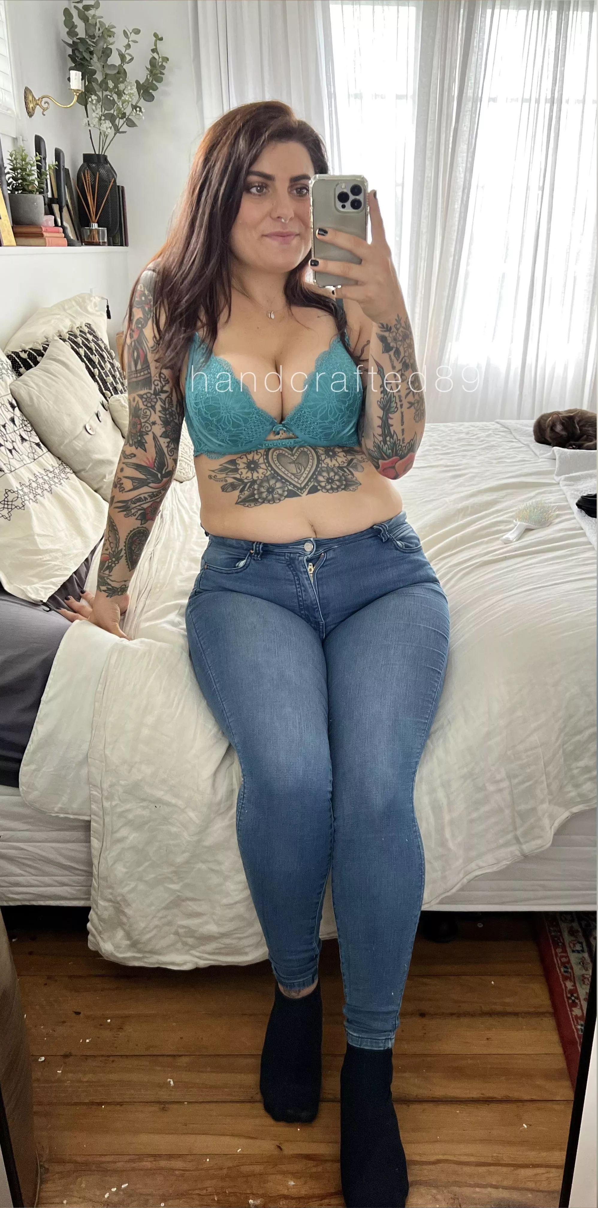 My cat things I’m boring (33F)