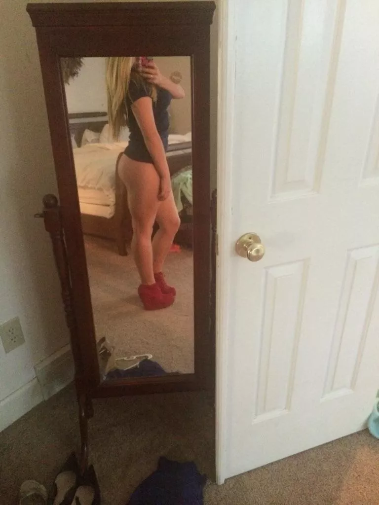 Need to find a couple that hubby can watch/join while I am away, you will get a ton of pics like this of me 😈😜😘