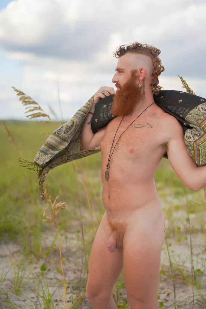 Nude in the NC dunes 33M