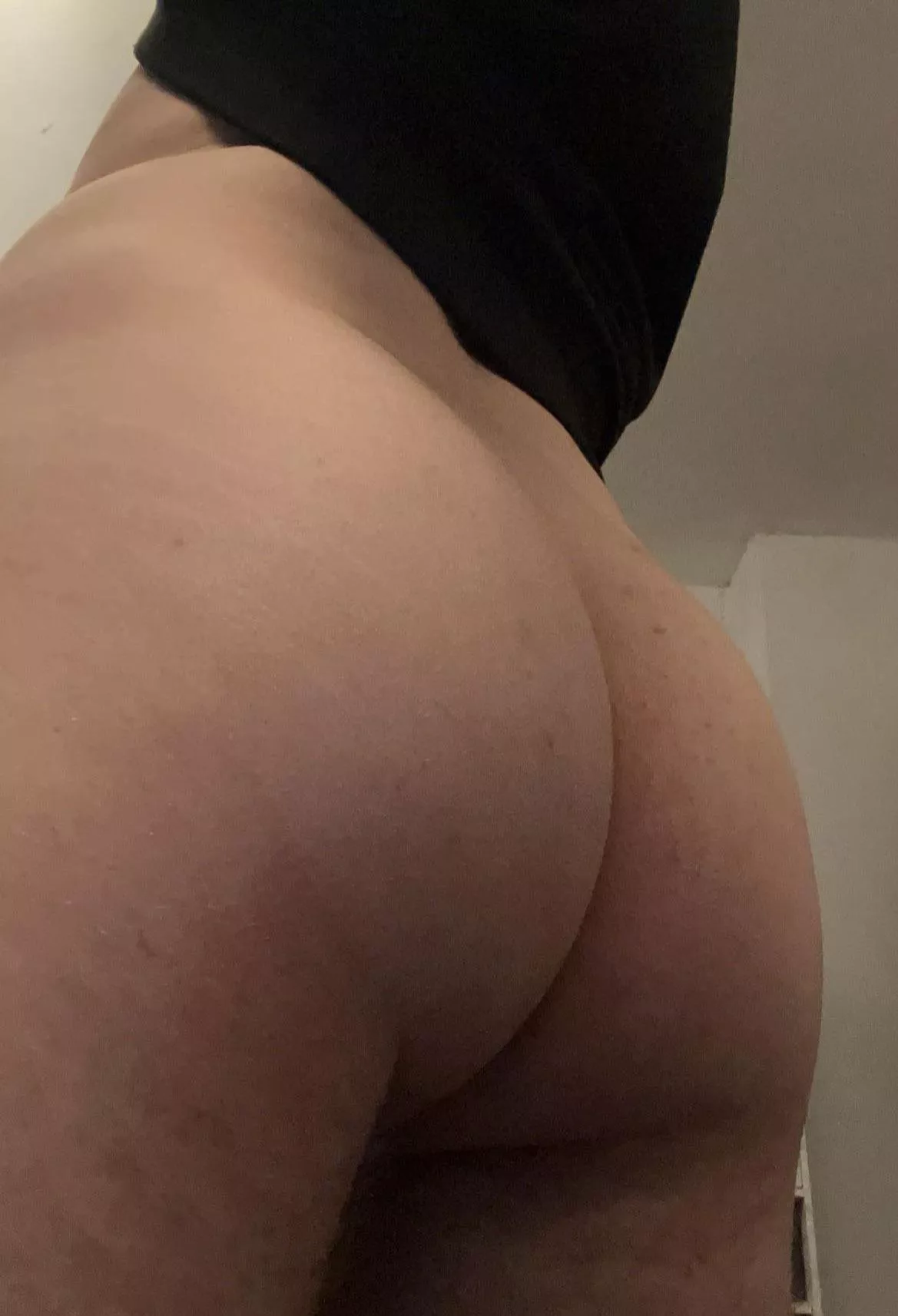 Personally think of got a pretty cute butt 🥺