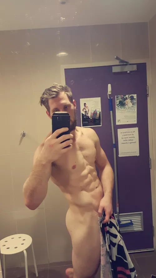 Quick physique check in the gym bathroo(m)