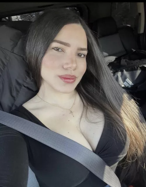 Rate my tits, like my pic, and cock my face daddy! I want to see those hard boners on me🥰🍆🙈