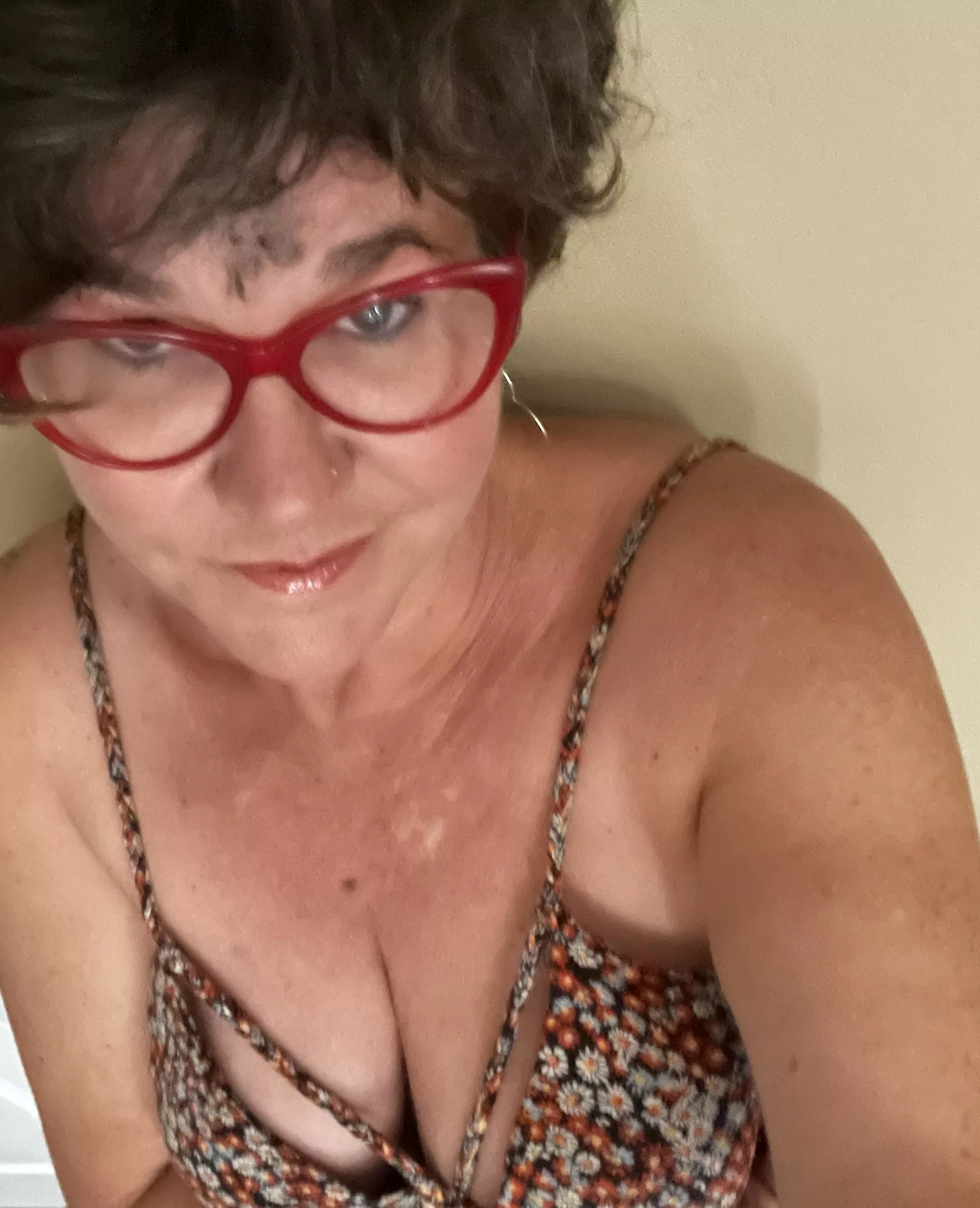 Red frames my fiery personality well 🔥