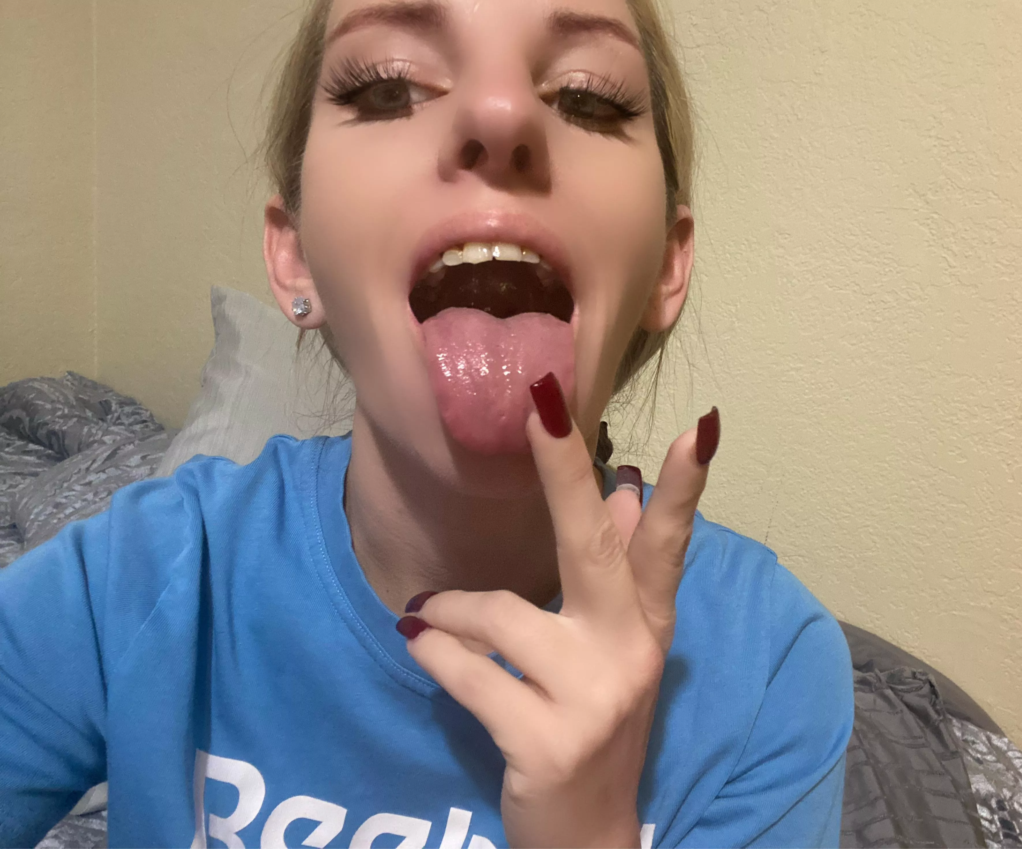 Right there , give it to me !!!