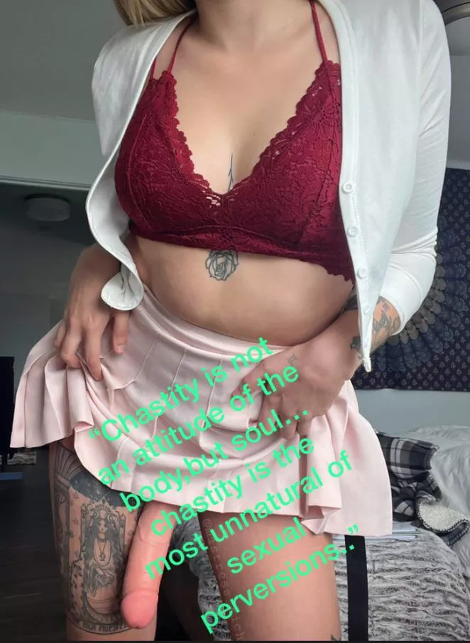 Servitude is the only options for weak beta men in chastity😈