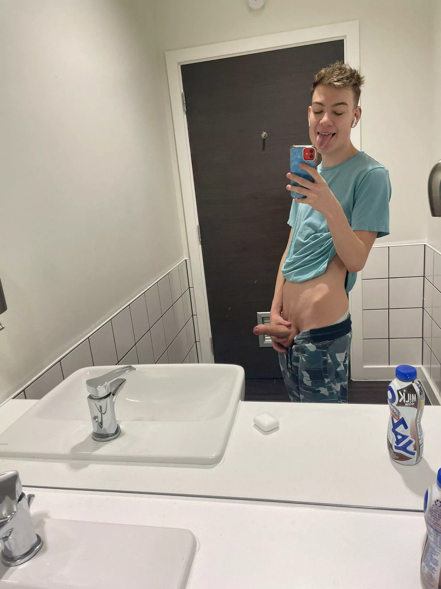 The gym makes me so horny😈