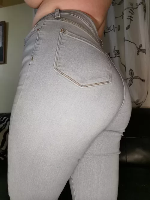Trying on my new jeans!