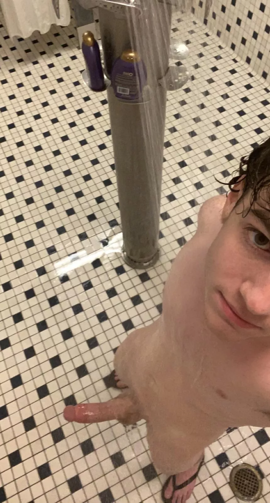 Wanna join me in the gym’s showers? 😈