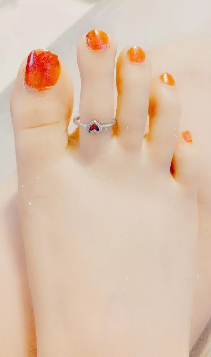 Wanna smell my pretty feet?