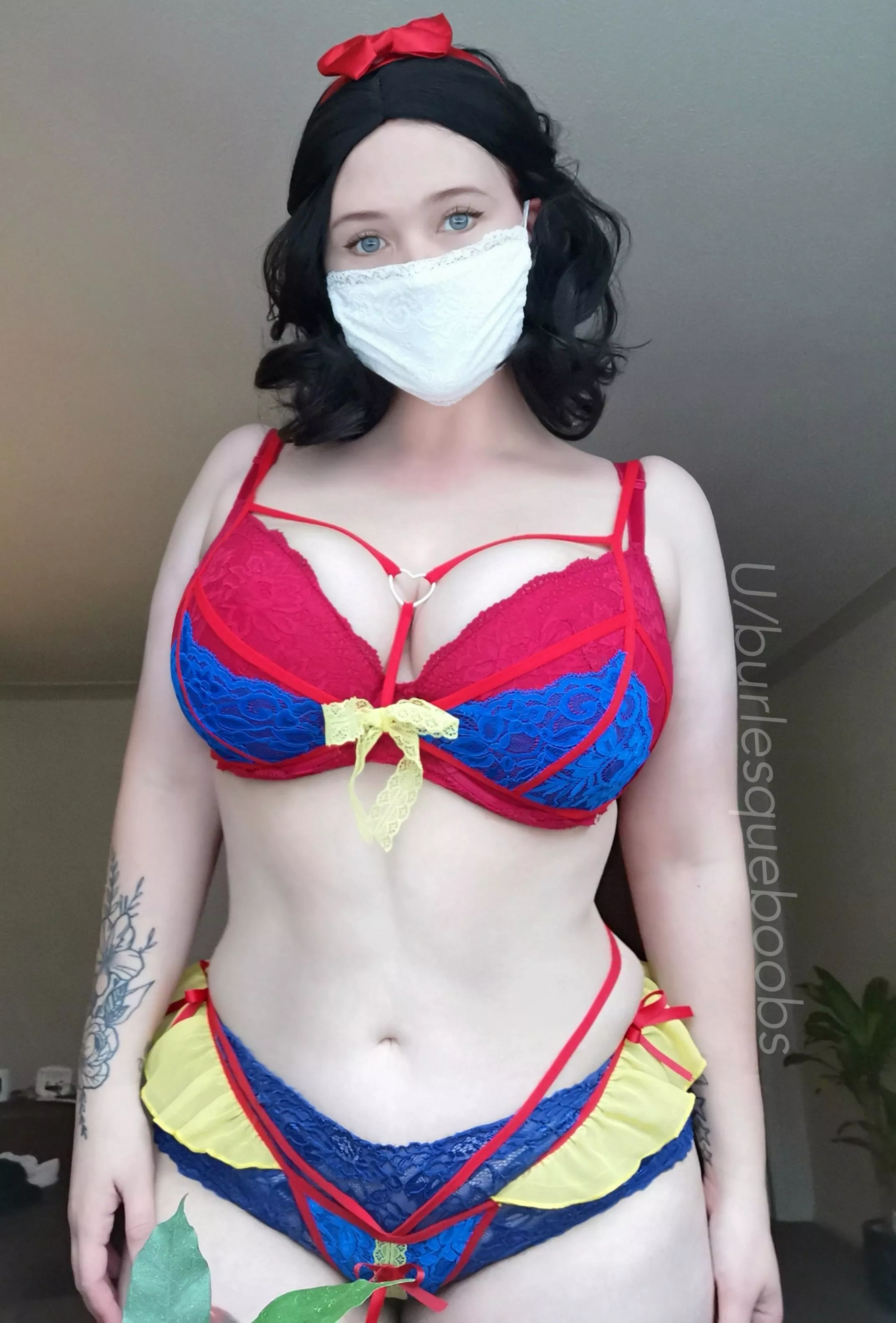 Want to make some babies with Snow white? 🍎
