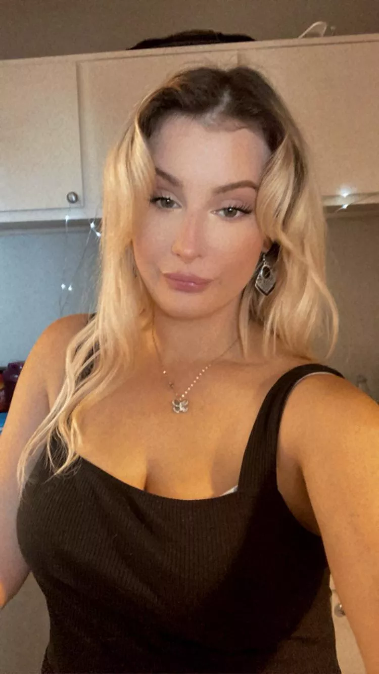 💖🌸 what’s better than a blonde 👱‍♀️