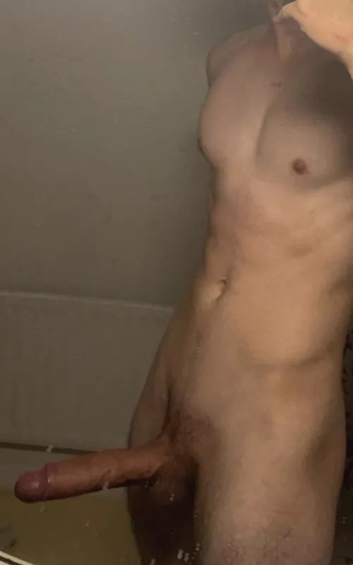 21 Do you wanna get on ur knees for me ? Waiting for handsome twinks in dm