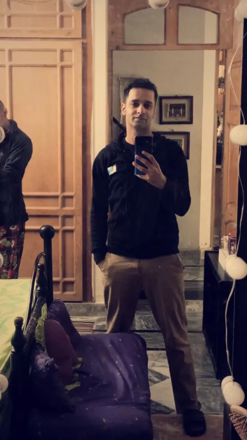 24 M. Hope everyone's having a good time!