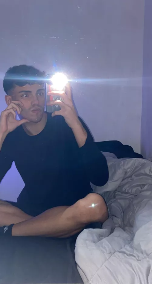 an italian guy and his mirror pictures