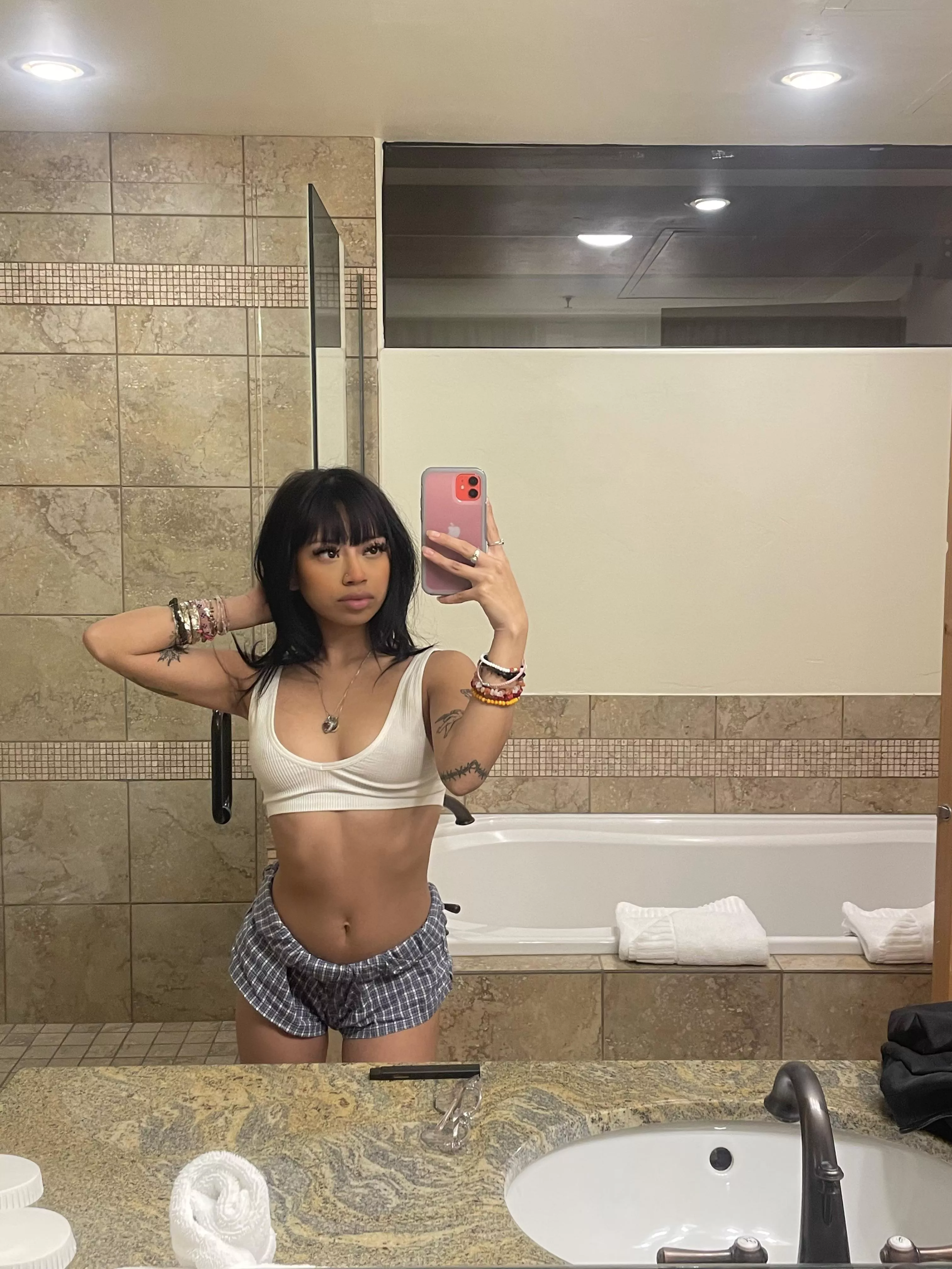 Any men wanna have any fun w my tiny body ?