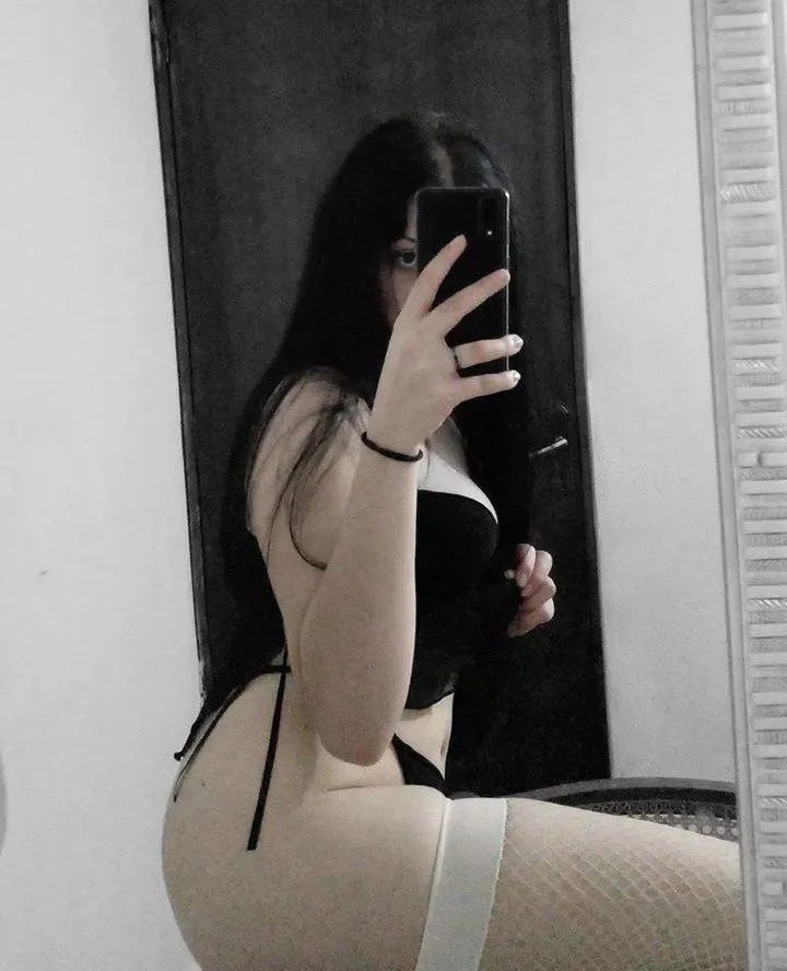 Are u down to sext w/ me? Snap - Tinytokix 🍑