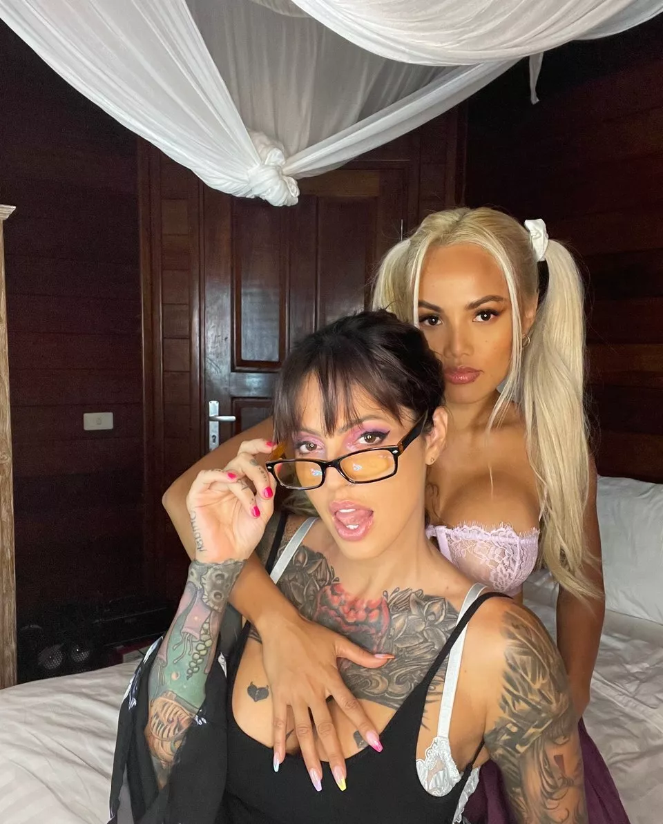 Cause I am a versatile person and here to make all your fantasies come true 😈😇