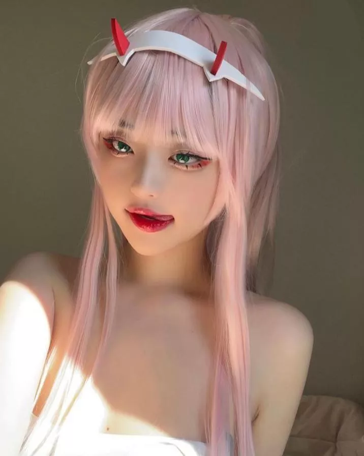 does anyone here have i am young 22/hinachan fantrie i am curious of what is her content in fantrie