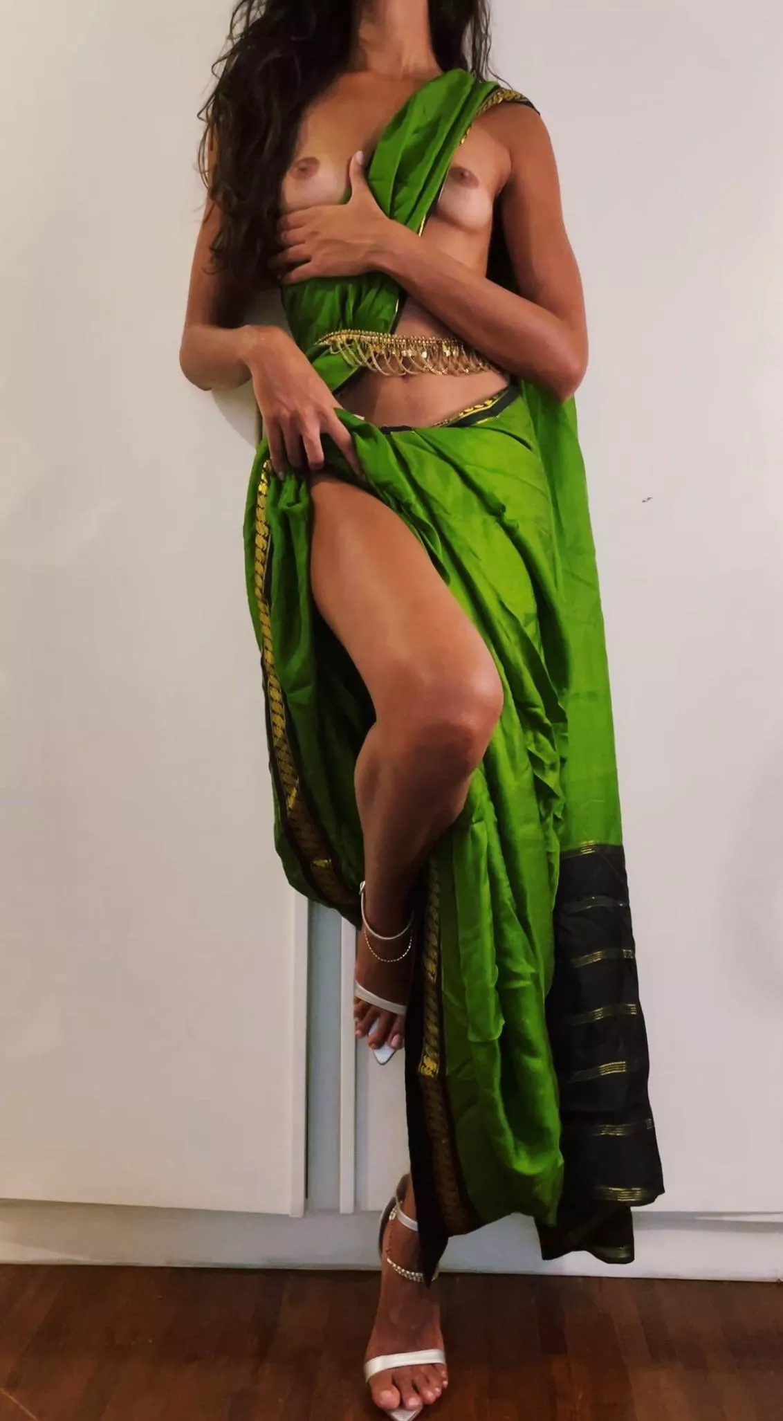 Drop an emoji if you’d like to see me strip 😉