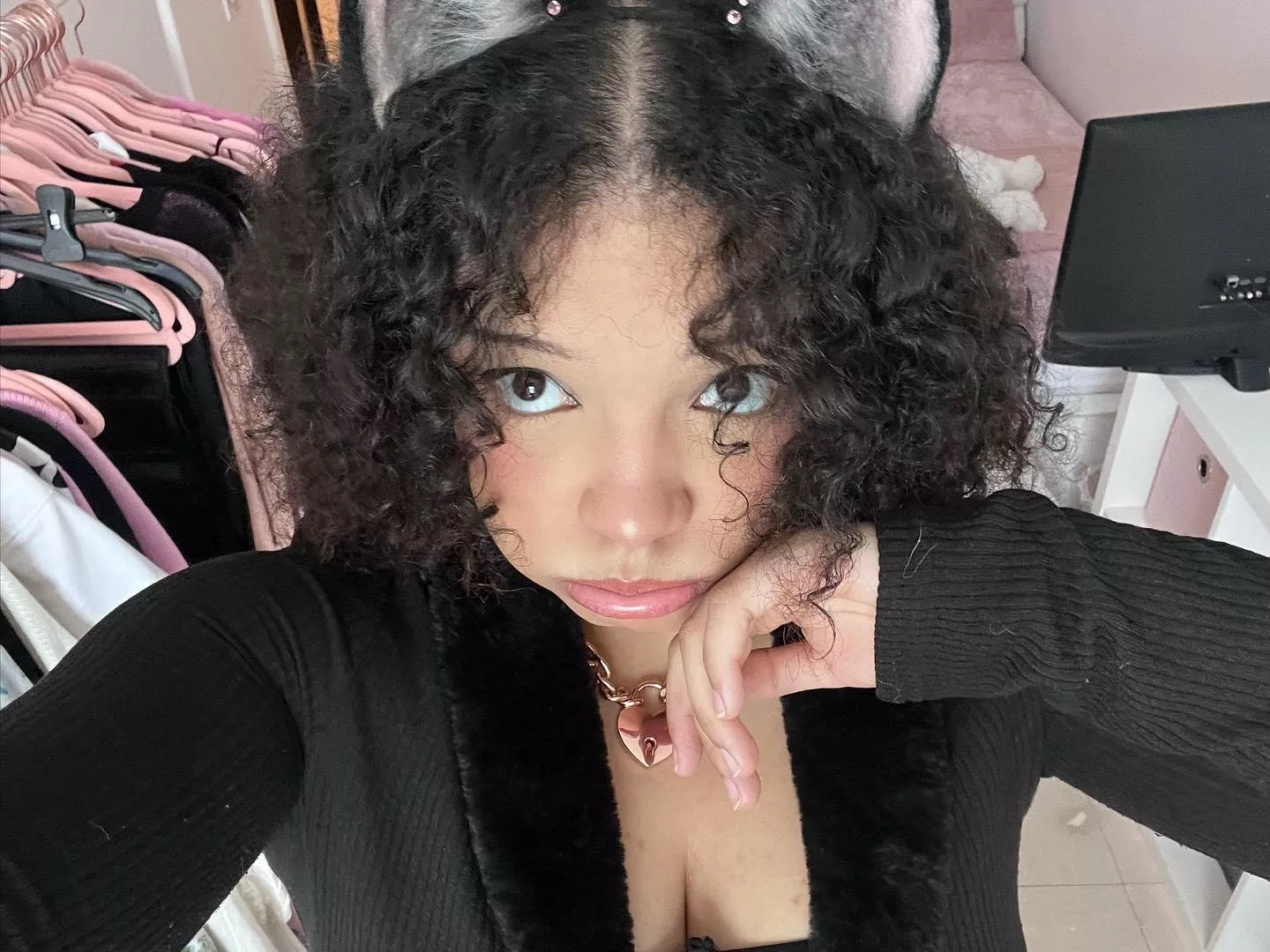 EXCUSE ME MAY I HAVE SOME ATTENTION!!!