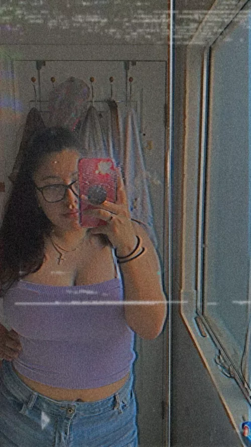 F 19. How's my croptop ?