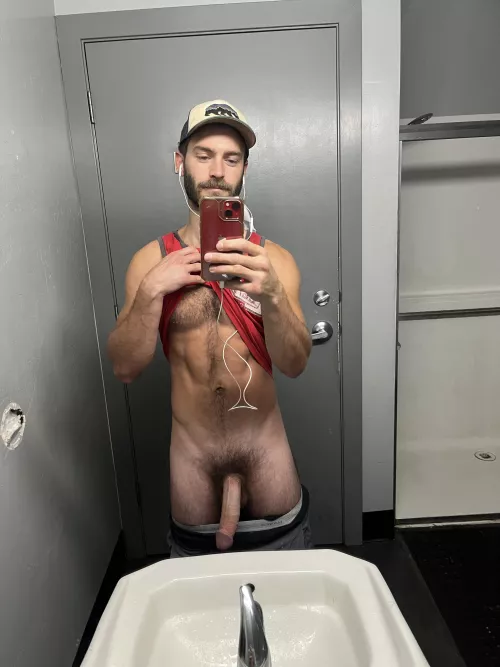 Gym bathroom selfie