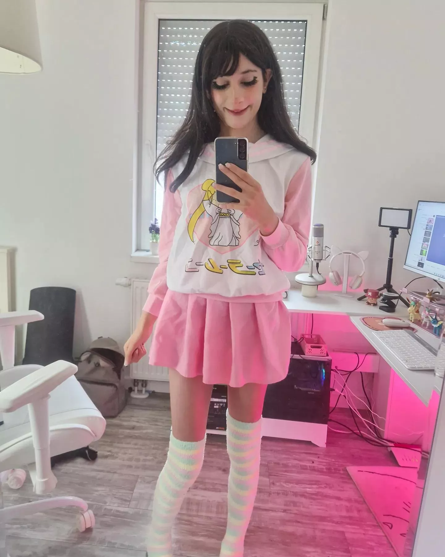 i feel so cute in this fit :3