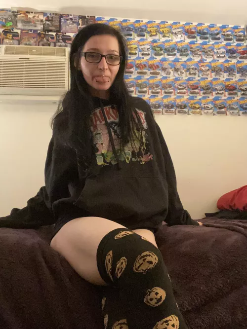 I may not go down in history, but I’ll go down on you 😈