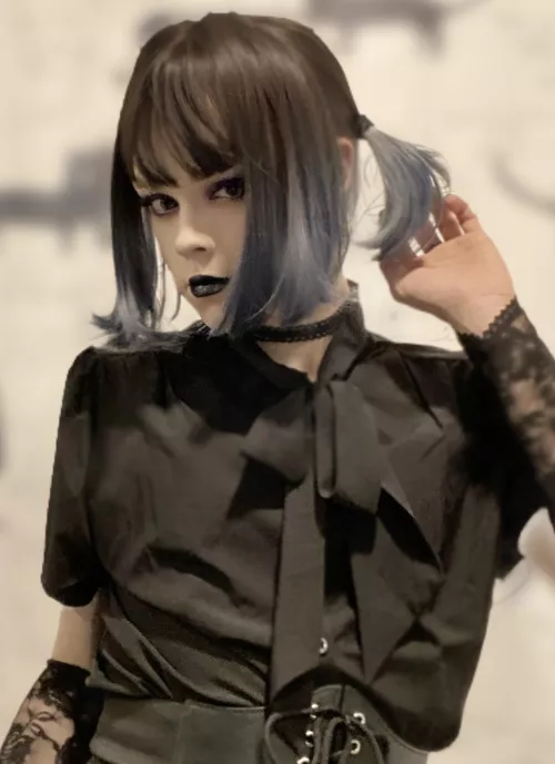 I need to dress more🖤