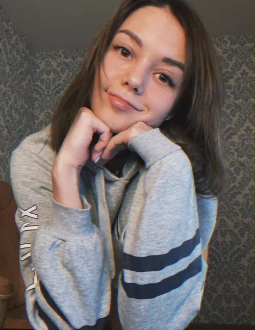 ⬆️ if you want me to send you nudes