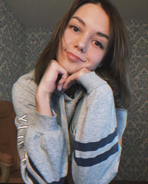 ⬆️ if you want me to send you nudes