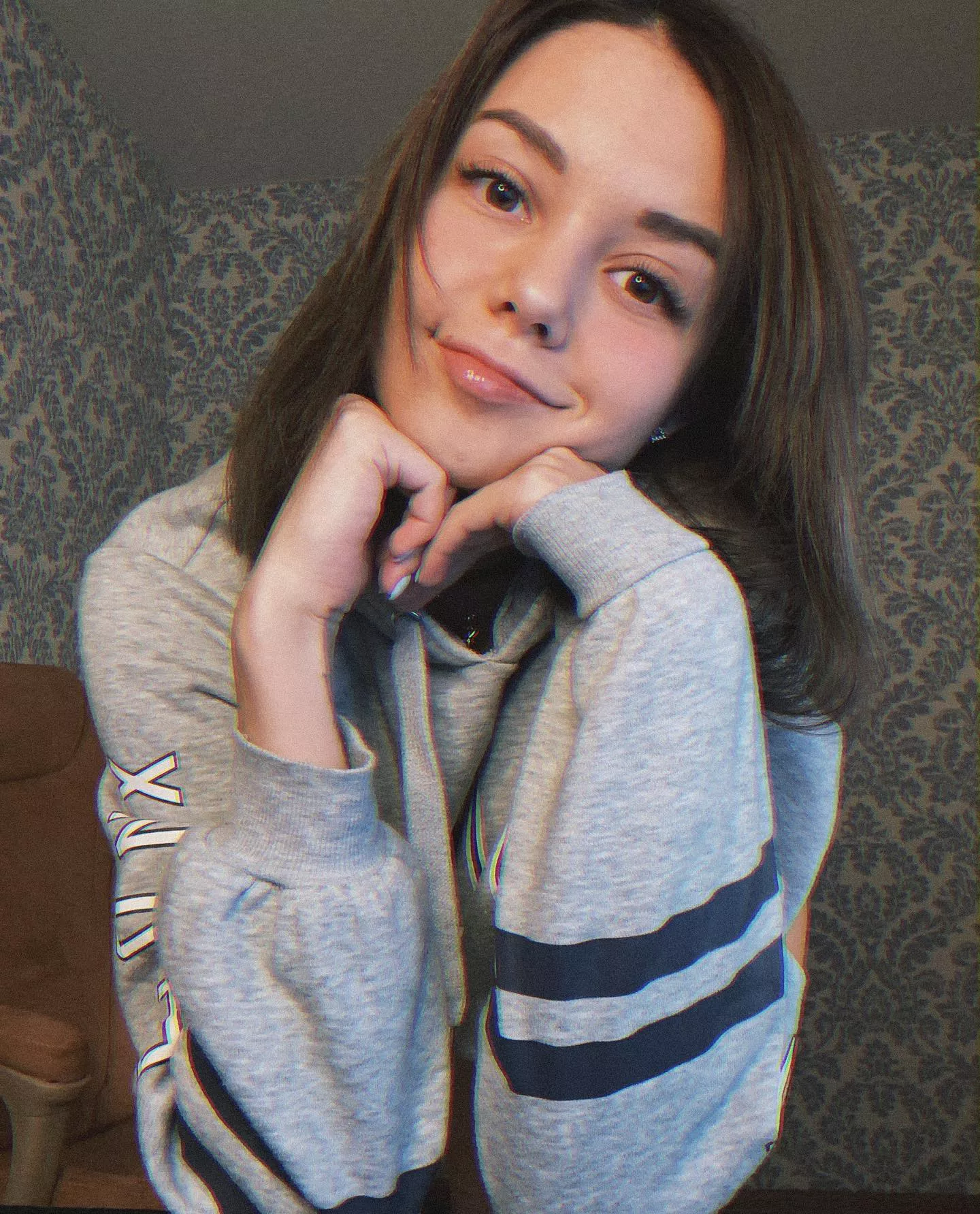 ⬆️ if you want me to send you nudes