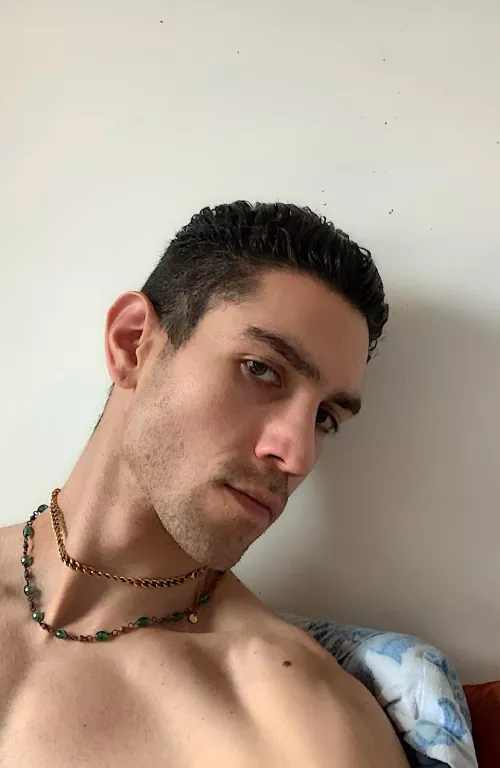 Is it kissing season yet 😌¿