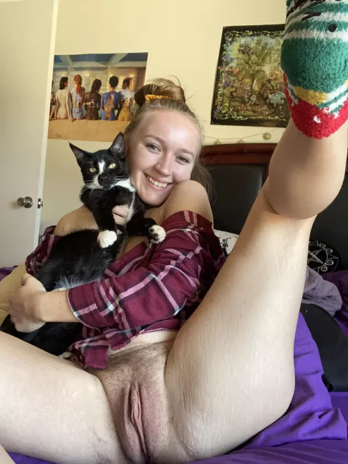 Just a happy girl with a phat pussy