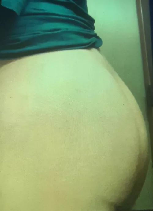 Just begging for a big cock(s) to be stuffed in me