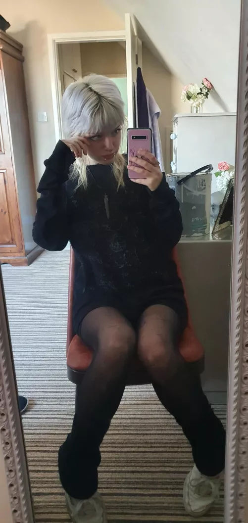 little scene girl, hii im new here!